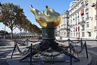 《巫师3》与《巫师：怪物杀手》怪物对比视频